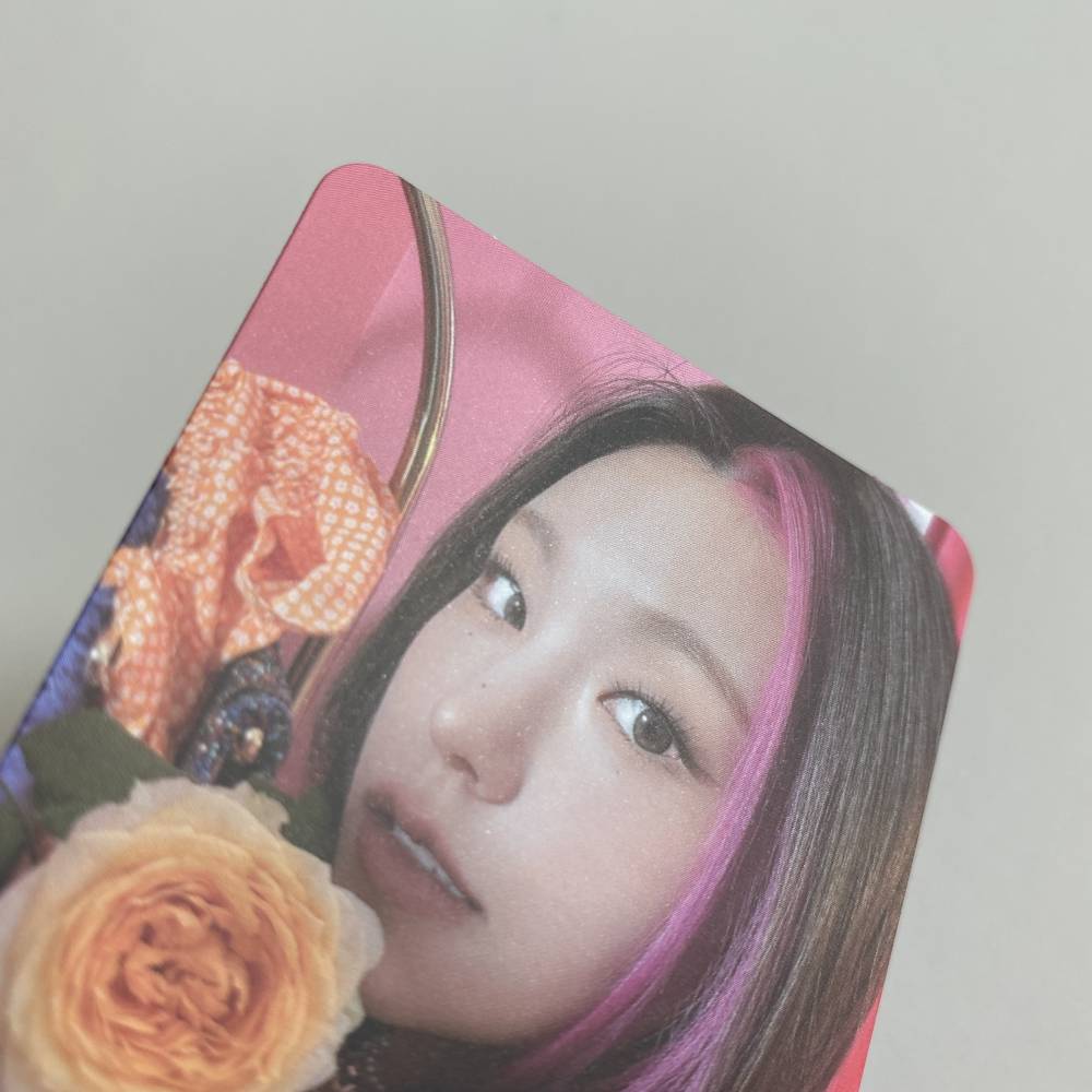 ITZY 1ST ALBUM 'CRAZY IN LOVE' ALBUM PHOTOCARD - YEJI (V3)